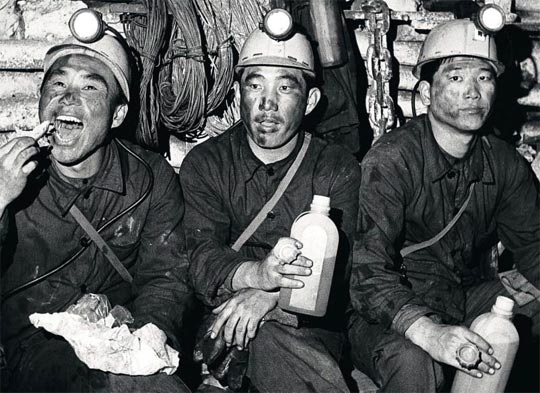 
	�̱�(���) �� ���Ͽ��� ���ѹα� �系���� ���� ������. ��â ������ �� ���� ��, ���� ��ο� ���忡�� ������� ź���縦 ���̴�. 
