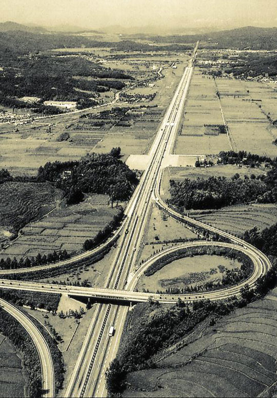 
	1970�� 7�� 7�� ��ΰ��ӵ��� ����.
